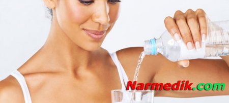 Что происходит с вашим телом, если вы пьете воду натощак?..